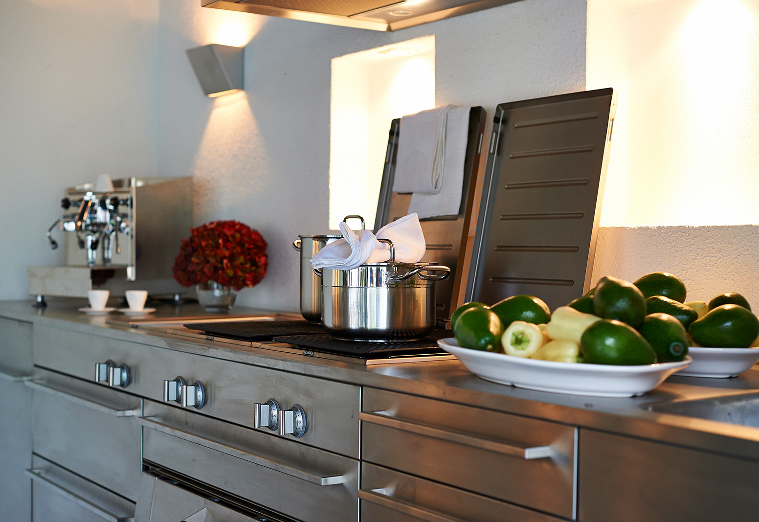 Hier sehen Sie ein Bild von Stefanie Raum Outdoor Küche Raum Contemporary Interior
